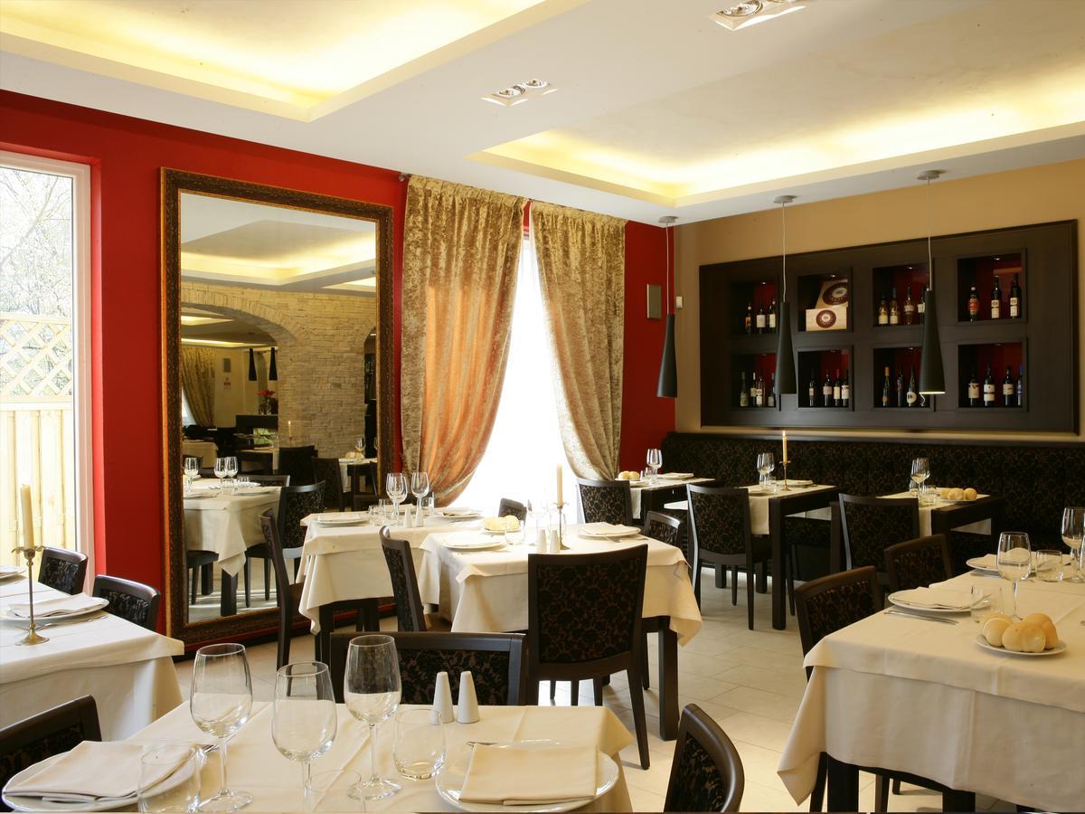 Albergo Ristorante Marcheno Luaran gambar